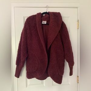 Nordic Beach Sherpa wrap in burgundy One Size